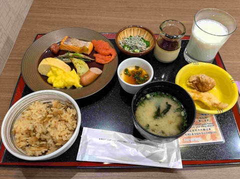 PXL_20251122_221251642