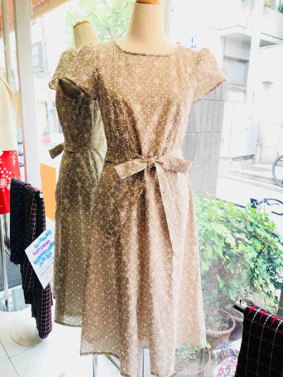 持っておかれるときっと役立つワンピース しもきたざわでオーダーのお洋服作ってます Como