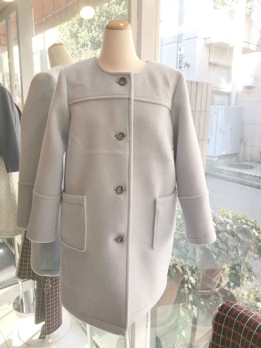 アイスブルーのノーカラーコート しもきたざわでオーダーのお洋服作ってます Como アイスブルーのノーカラーコート しもきたざわでオーダーのお洋服作ってます Como