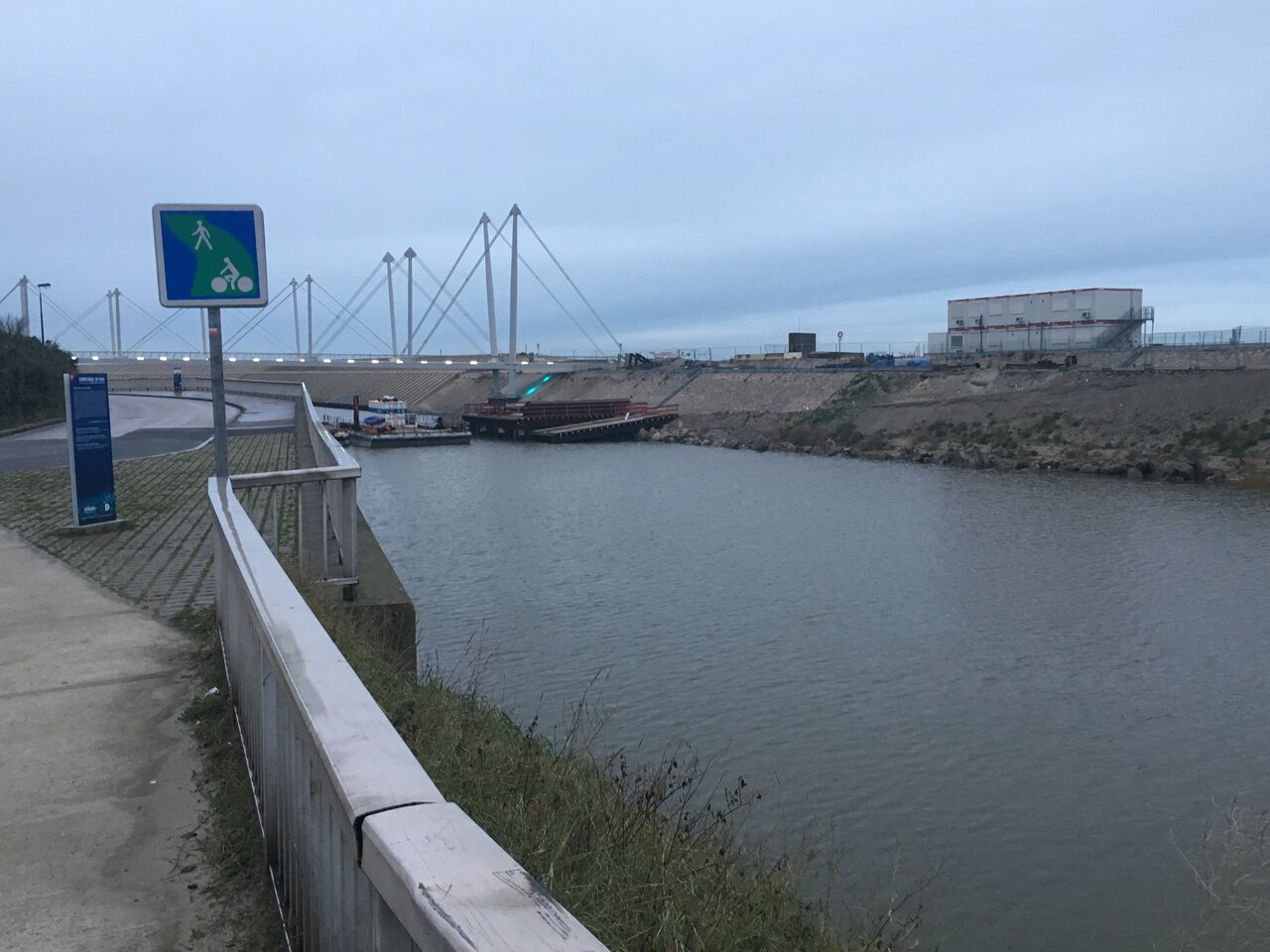 フランスに上陸し撤退する旅 13 Dunkerque 撤退作戦の海岸を歩くも結局撤退できずorz 渚の 英国 マレーシア奮闘記 フランスに上陸し撤退する旅 13 Dunkerque 撤退作戦の海岸を歩くも結局撤退できずorz 渚の 英国 マレーシア奮闘記