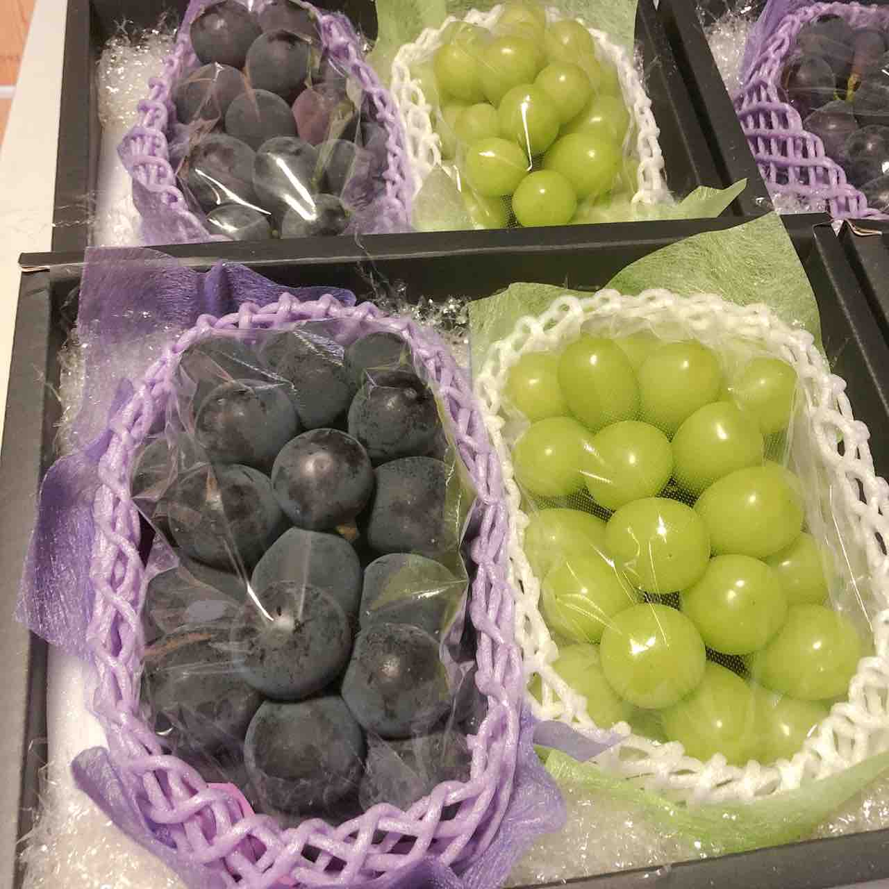 シャインマスカット収穫中 ぶどうの美味しい食べ方 特徴のご紹介 おいしいぶどうと和也の成長日記 愛犬しーたを添えて ぶどう農園 和ファーム公式ブログ