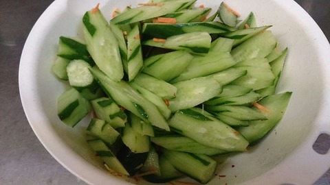 漬物仕込み中