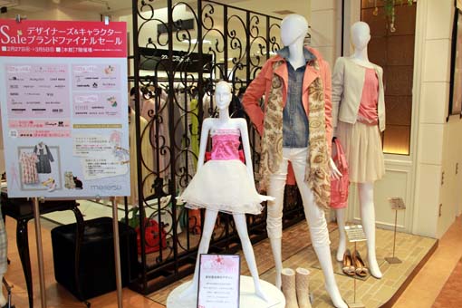 ナナちゃん セーラ服姿の女子高校生に 名古屋ナビ ナナちゃん セーラ服姿の女子高校生に 名古屋ナビ