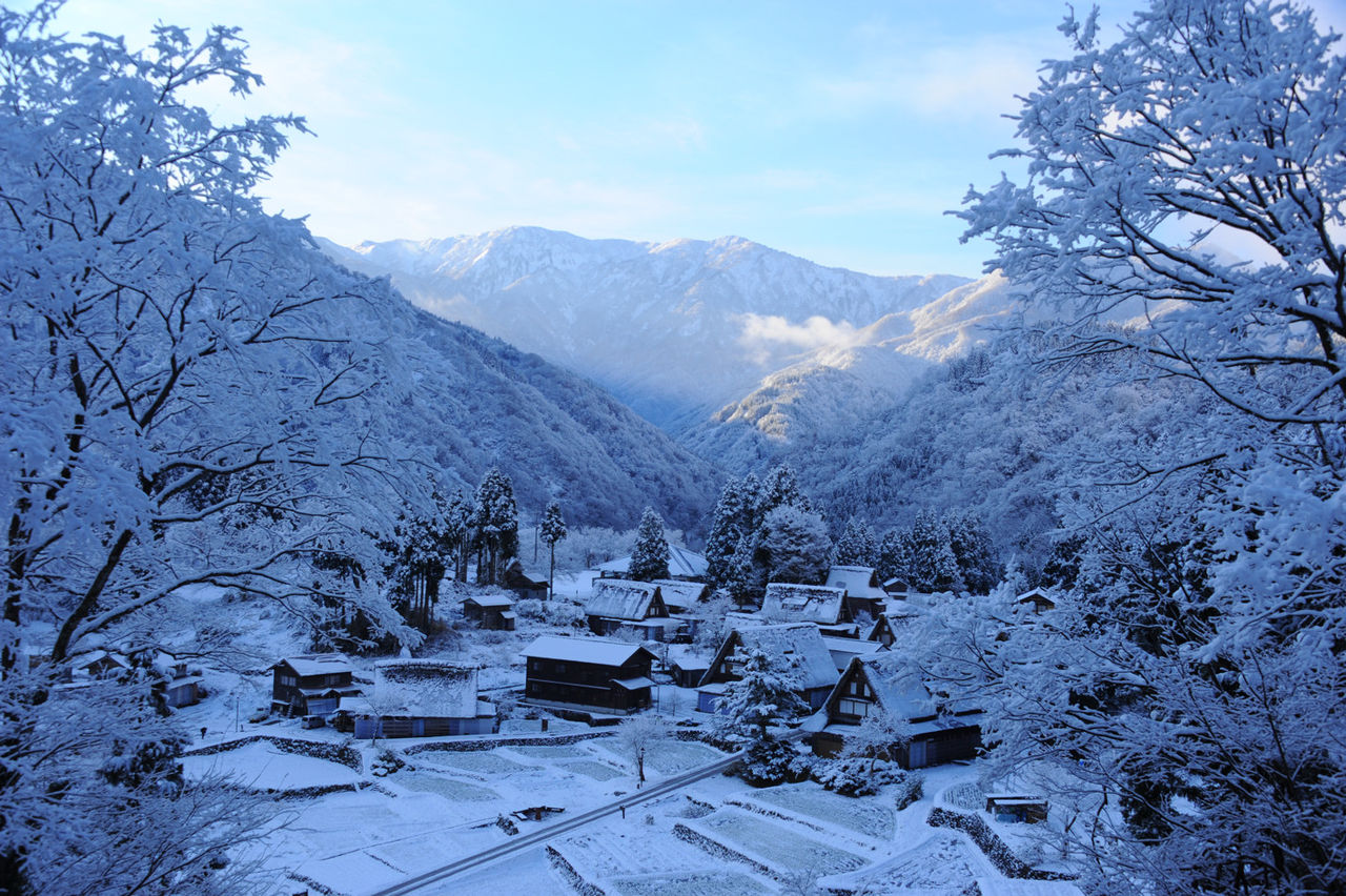 土の香りがする雪景色 五箇山彩時季 四季合掌 A