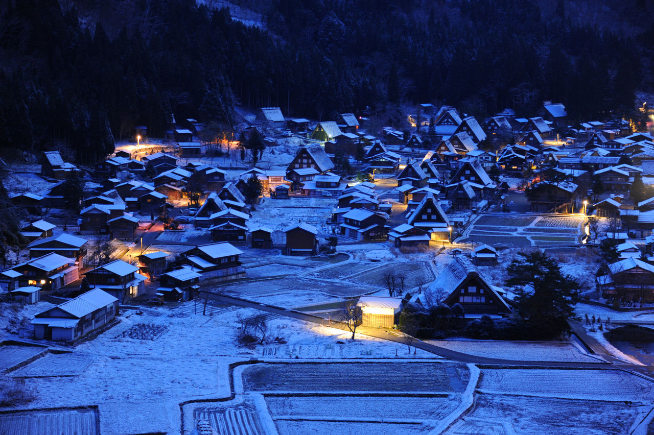 師走初めの雪景色 五箇山彩時季 四季合掌 A