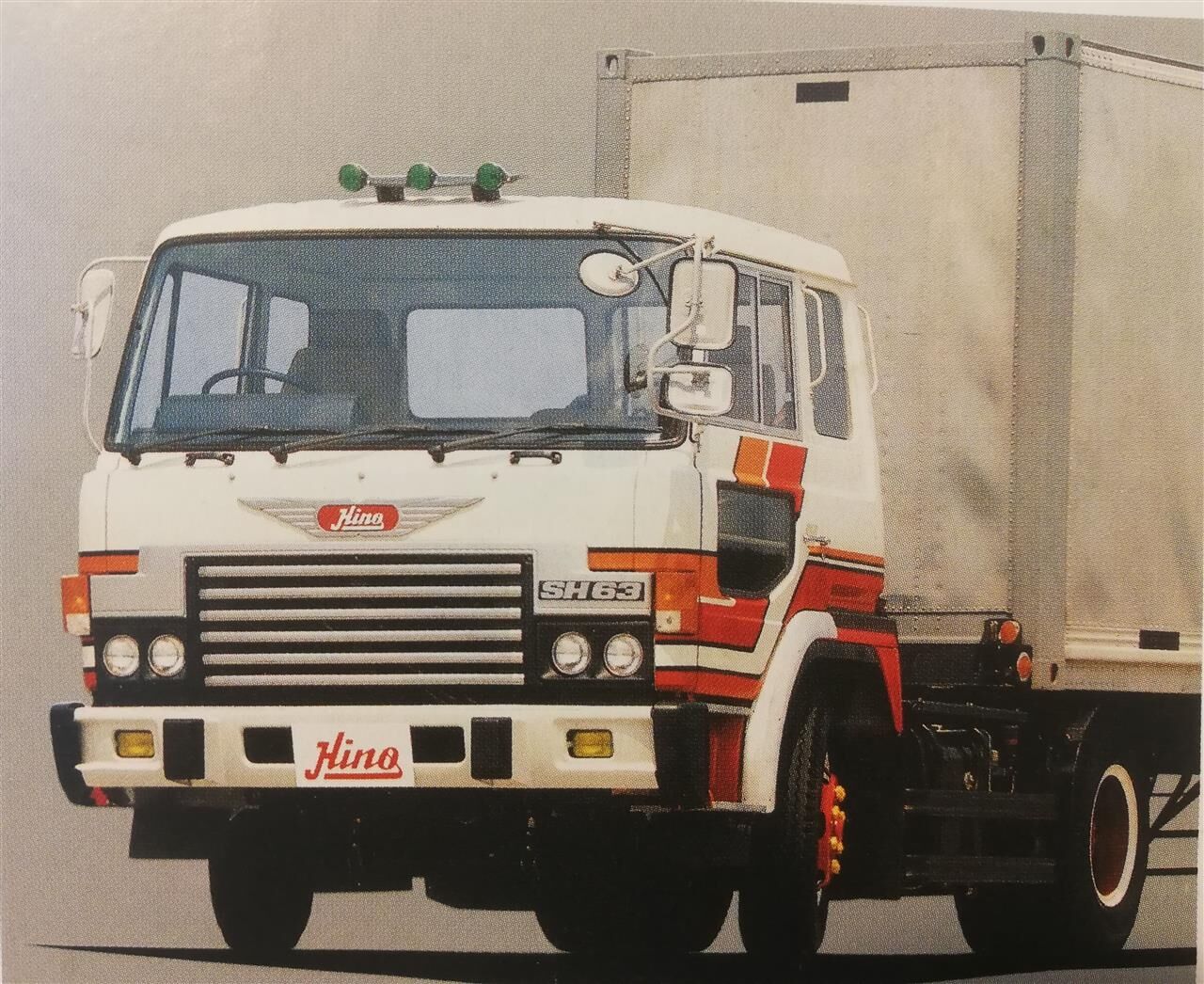 日野自動車　トラックバス特装車総合パンフレット全28ページ昭和44年　超貴重資料 日野自動車 トラックバス特装車総合パンフレット全28ページ昭和