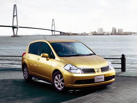 nissan_tiida_hatchback_44