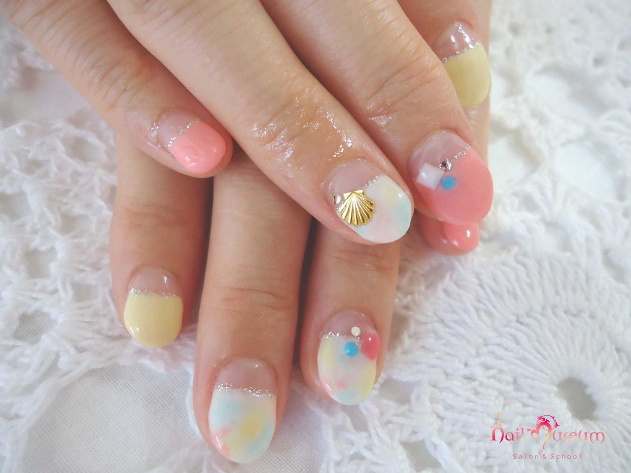 爽やか大人ガーリーネイル Nail Museum 指先に気持ちをこめて