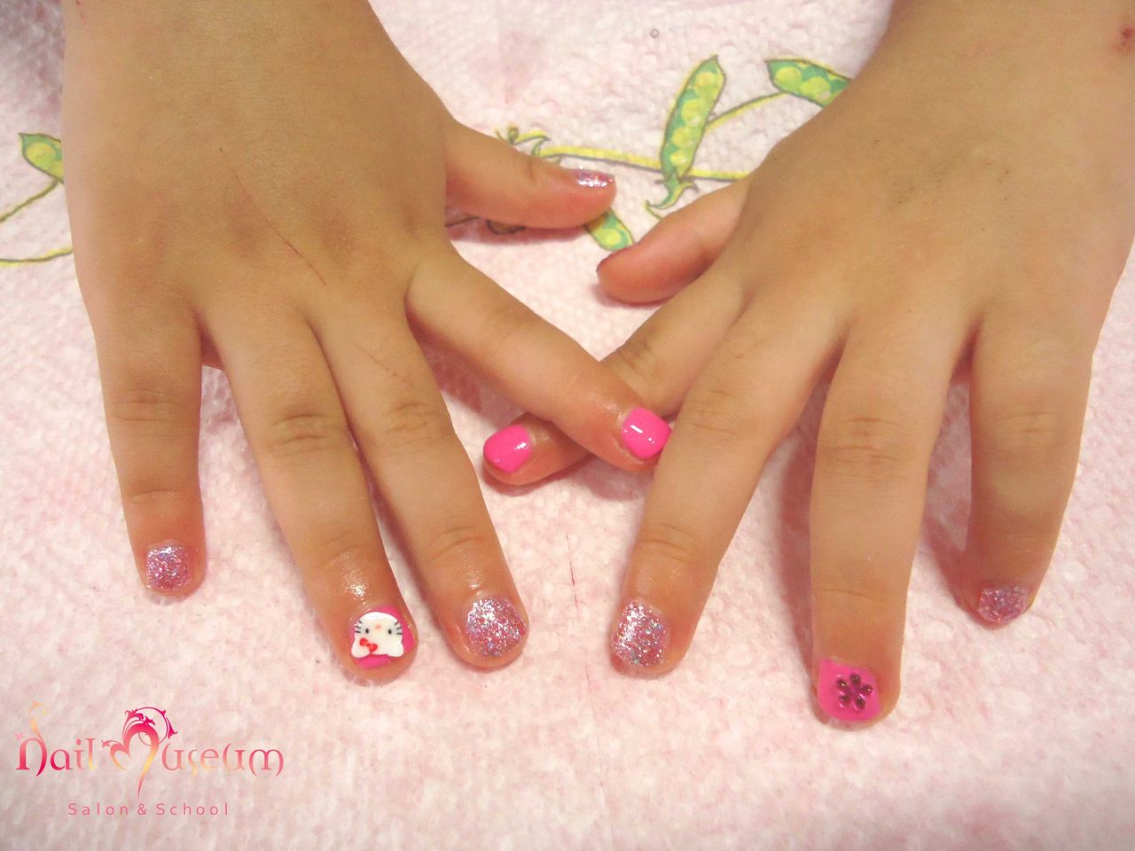 キッズはキティちゃんがお好き Nail Museum 指先に気持ちをこめて キッズはキティちゃんがお好き Nail Museum 指先に気持ちをこめて