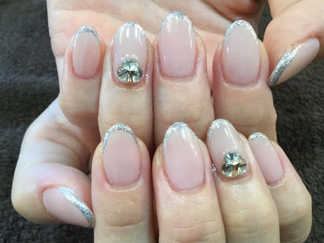 きれいめデザイン ヌードピンク シルバーのラインフレンチネイル Nail Salon Freestyle