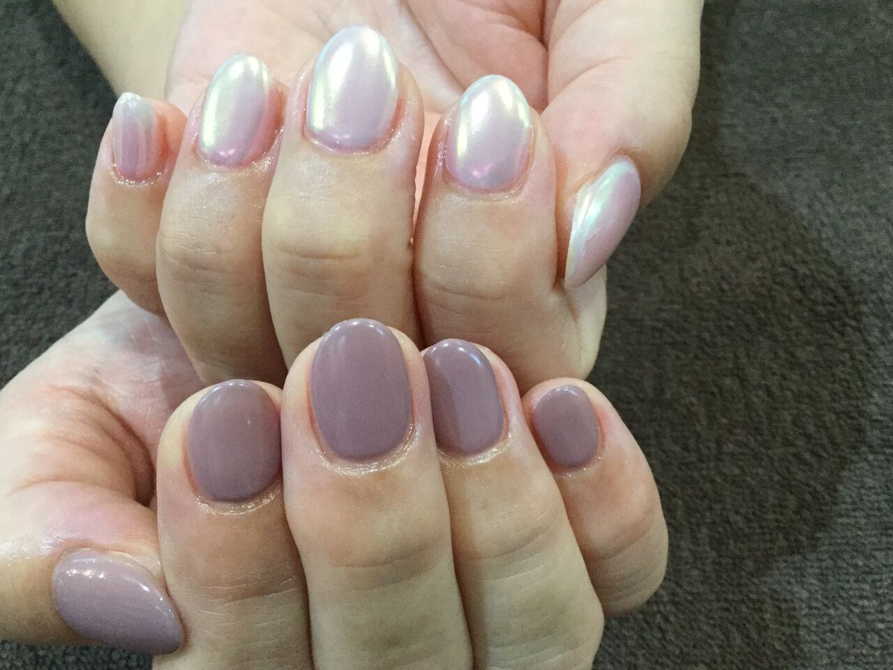 オーロラピンク ピンクグレージュのアシンメトーネイル 彡 Nail Salon Freestyle