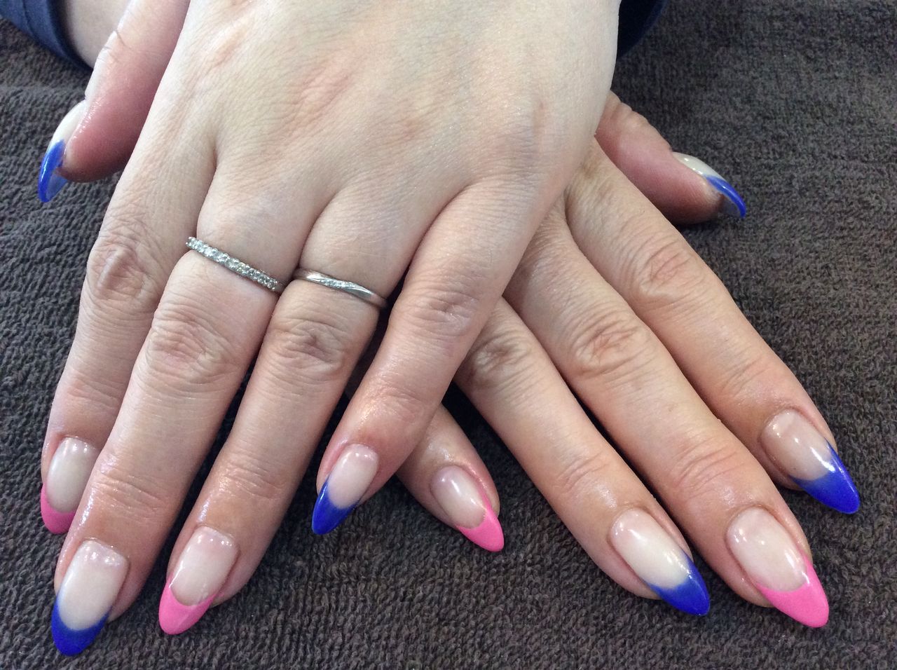 青 ピンクの色変えフレンチネイル Nail Salon Freestyle