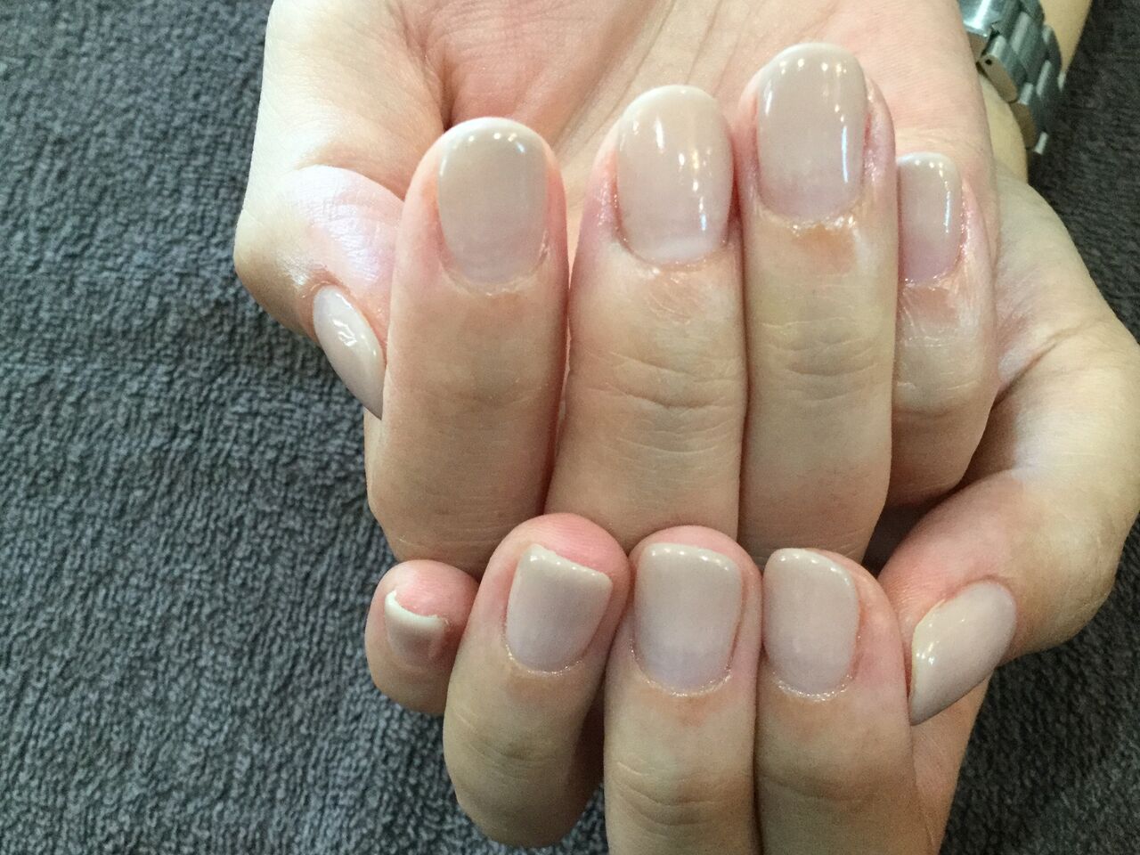 シンプル チュールグレージュのワンカラーグラデーションネイル 彡 Nail Salon Freestyle
