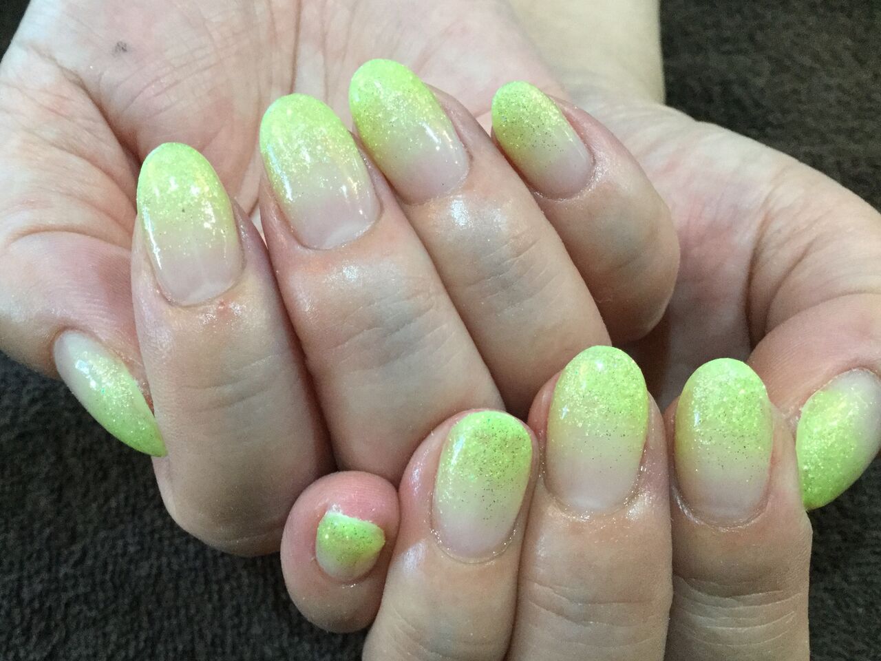 キラキラネオンイエローの涼しげグラデーションネイル 彡 Nail Salon Freestyle キラキラネオンイエローの涼しげグラデーションネイル 彡 Nail Salon Freestyle