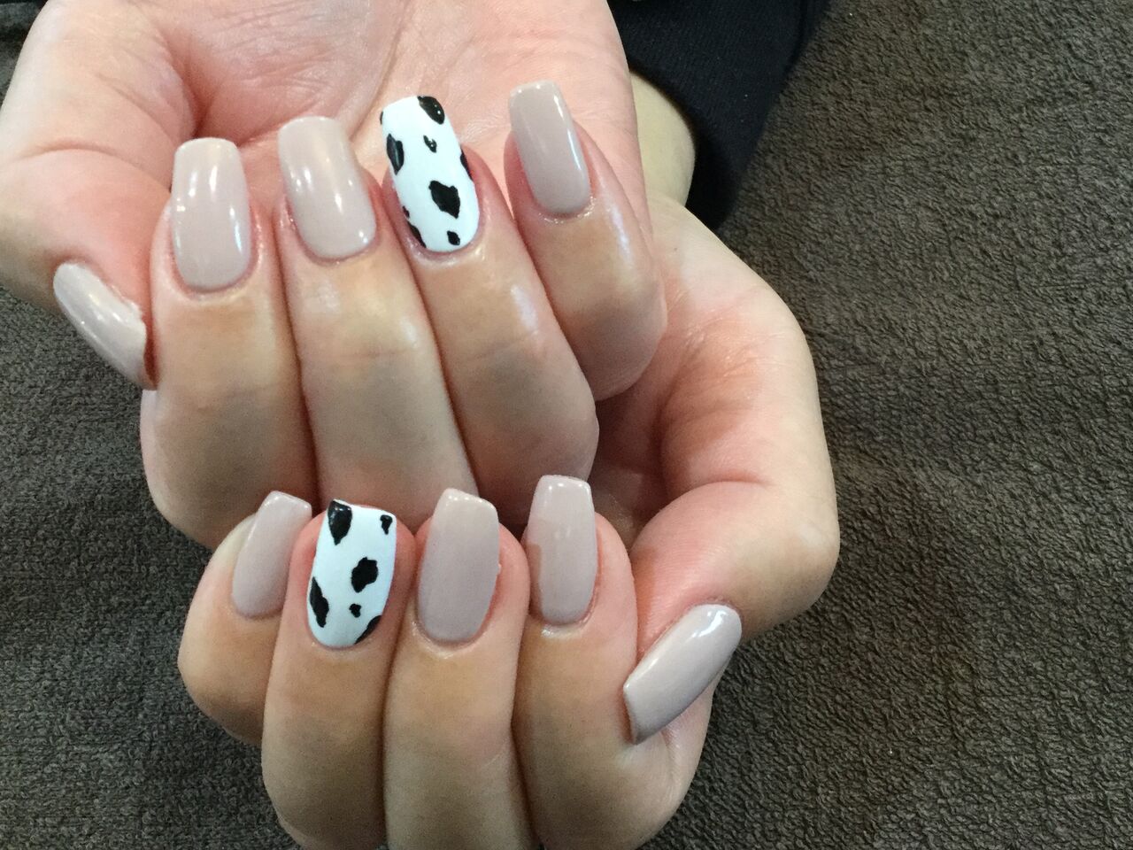 柄アートが可愛い シンプルカラーネイル Nail Salon Freestyle
