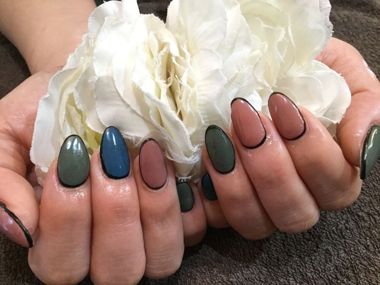黒ラインがcool 大人カラー3色の色変え囲みネイル Nail Salon Freestyle