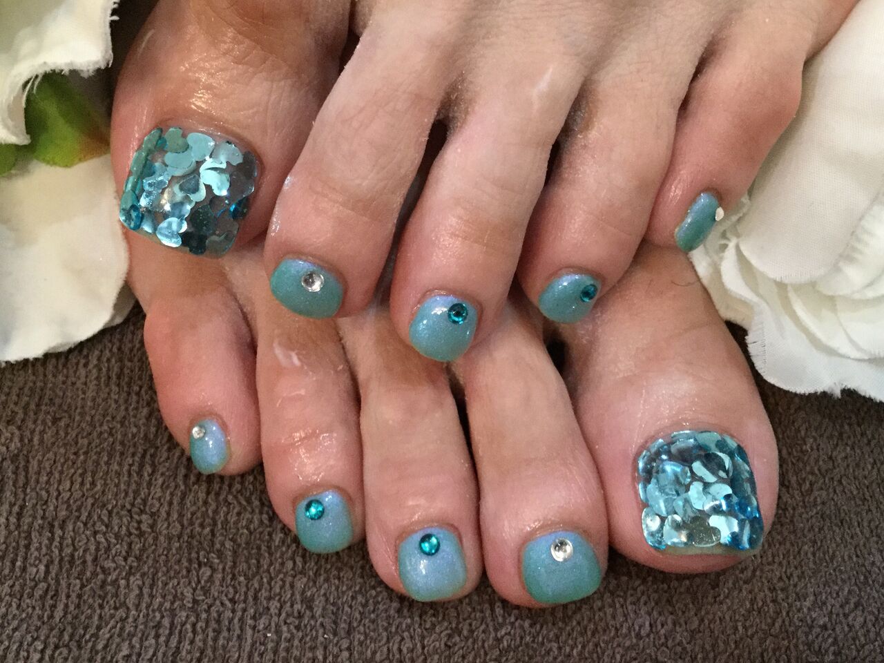 爽やかブルーのホログラム きらきらフットネイル Nail Salon Freestyle