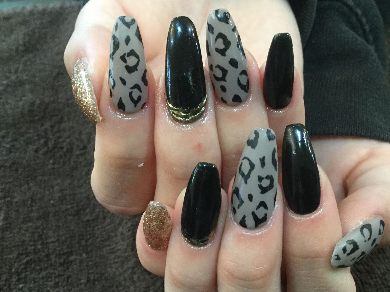 レオパードが可愛い ブラック ラメの色変えロングネイル Nail Salon Freestyle レオパードが可愛い ブラック ラメの色変えロングネイル Nail Salon Freestyle