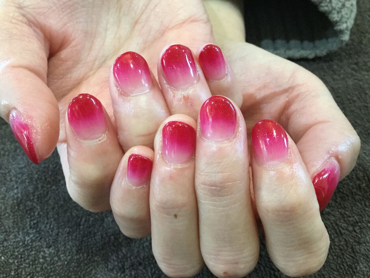 赤のワンカラーグラデーションネイル Nail Salon Freestyle
