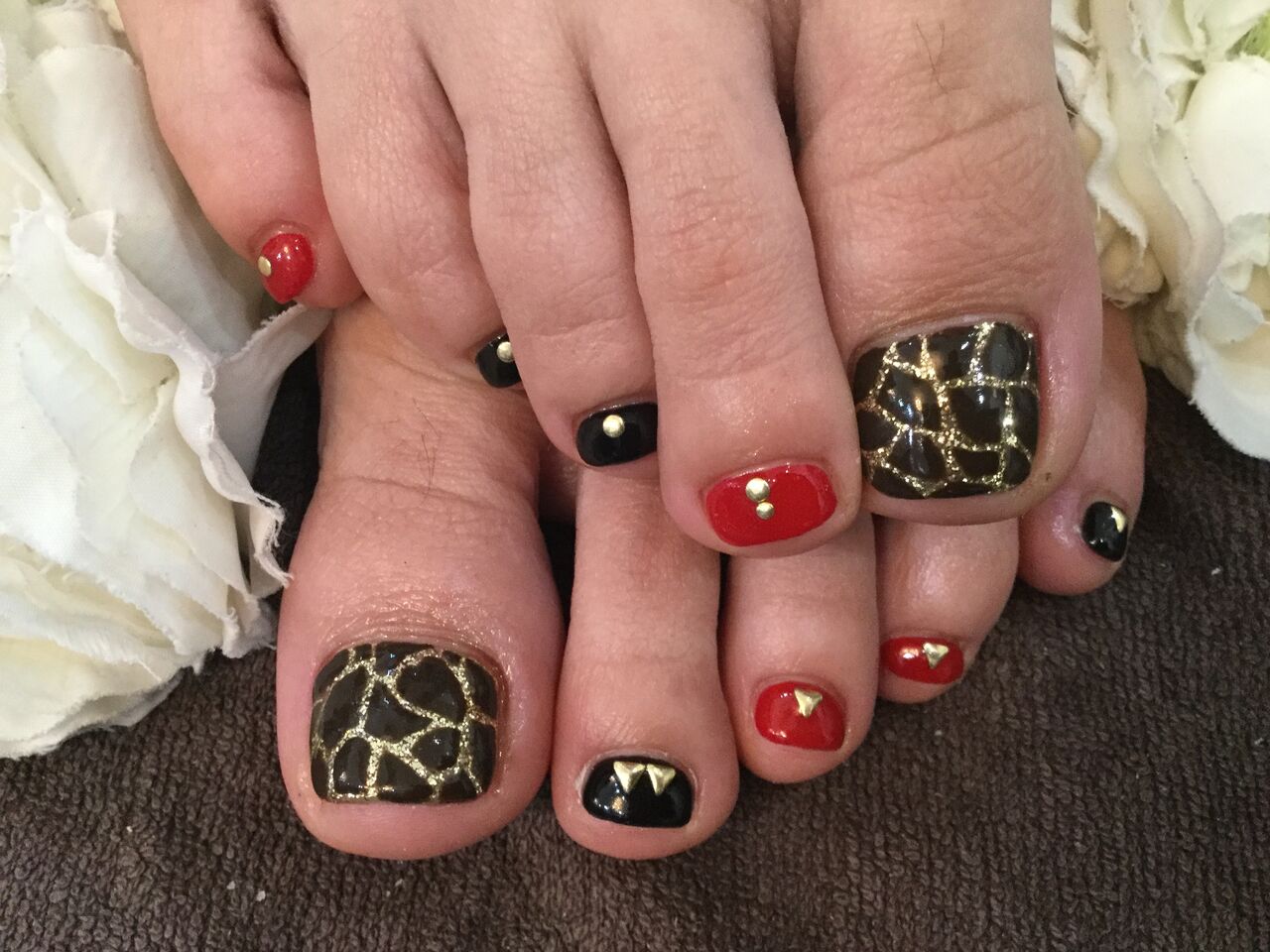 赤 黒のカッコイイ系カラー ジラフ柄のフットネイル Nail Salon Freestyle