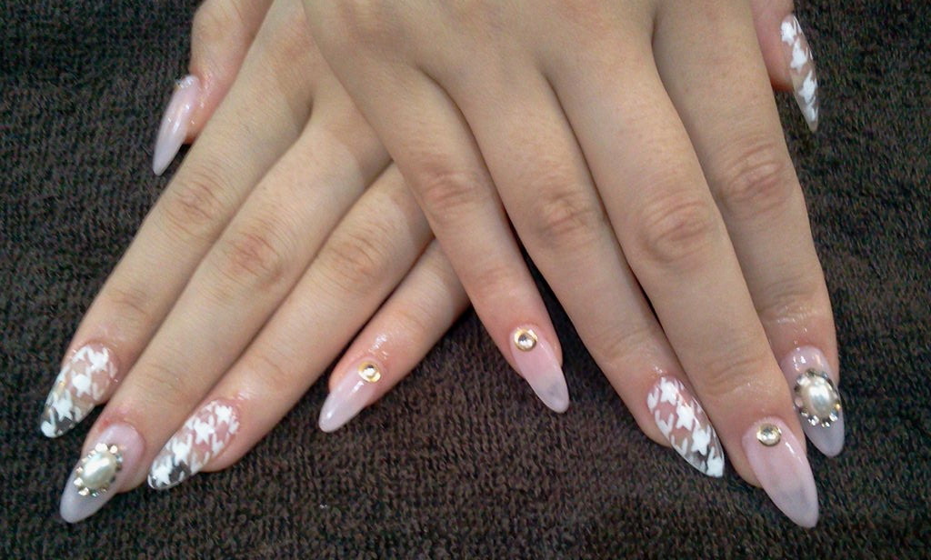 クリア 白千鳥柄のトレンド スカルプチュア Nail Salon Freestyle