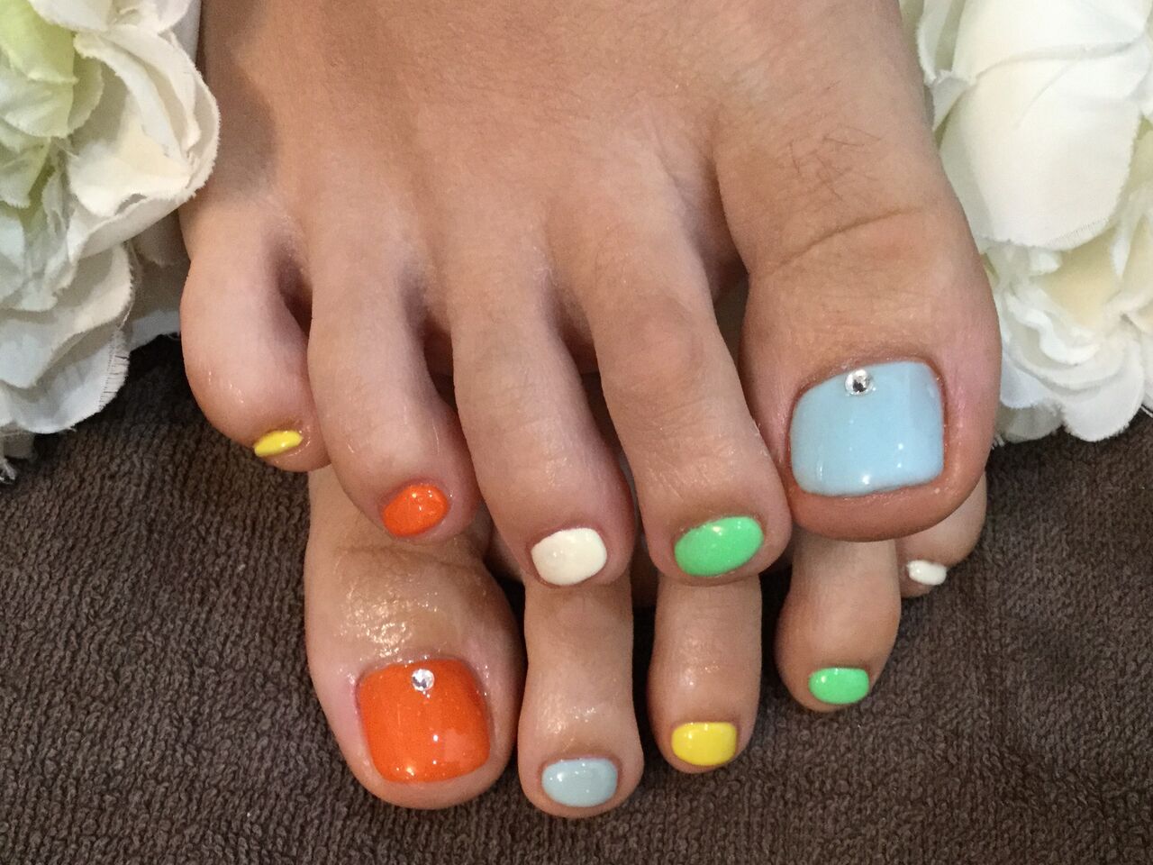 5色のカラフル Popレインボー フットネイル Nail Salon Freestyle 5色のカラフル Popレインボー フットネイル Nail Salon Freestyle