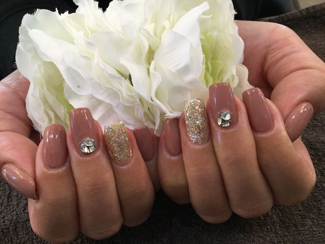 ポイントストーン ラメがキラリ 一色塗りネイル Nail Salon Freestyle