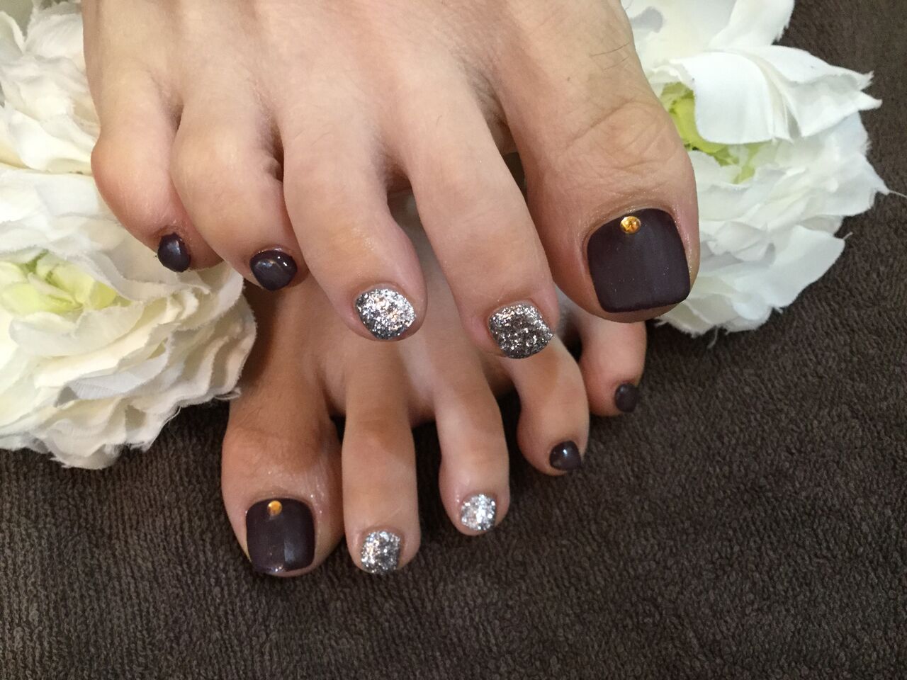 マットコートがオシャレな色変えフットネイル Nail Salon Freestyle