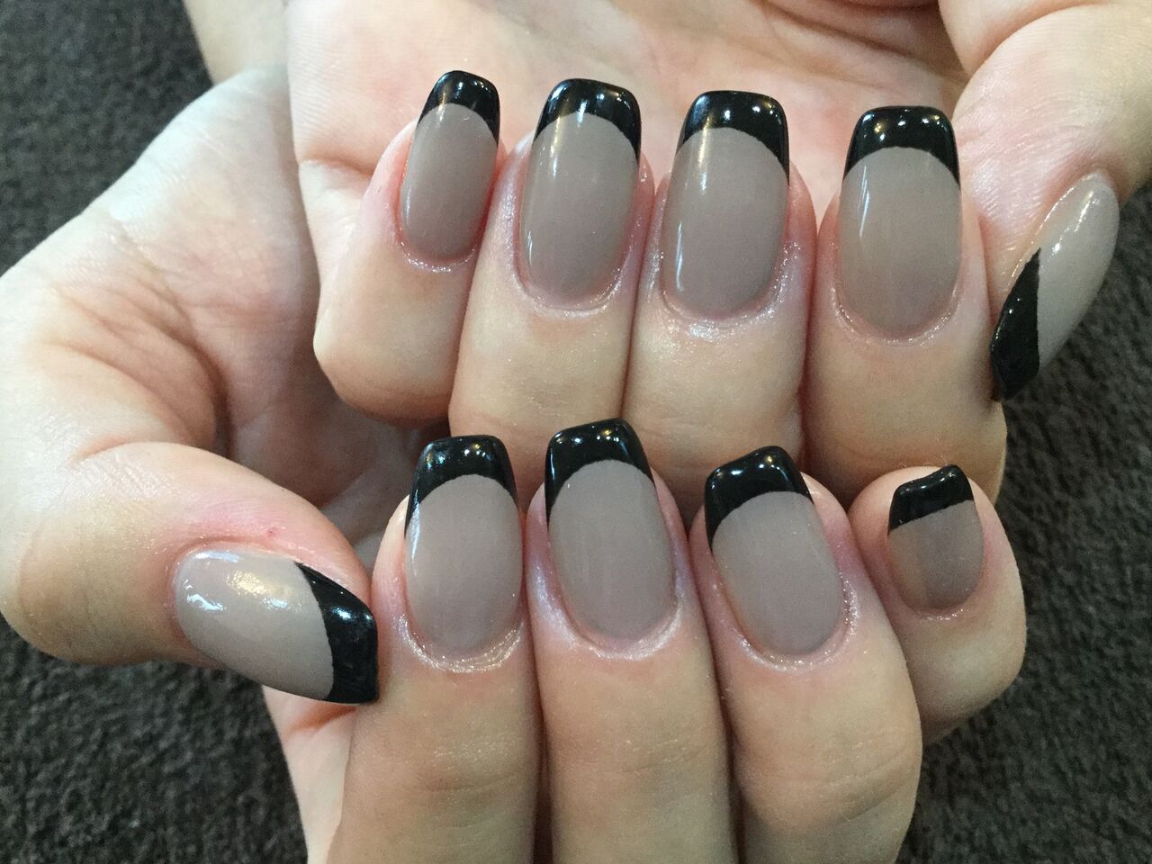 シアーグレーベースの大人黒フレンチネイル Nail Salon Freestyle シアーグレーベースの大人黒フレンチネイル Nail Salon Freestyle