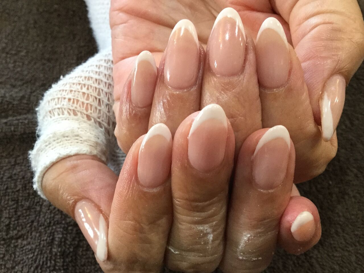 綺麗めデザイン ピンクベージュのラインフレンチネイル Nail Salon Freestyle