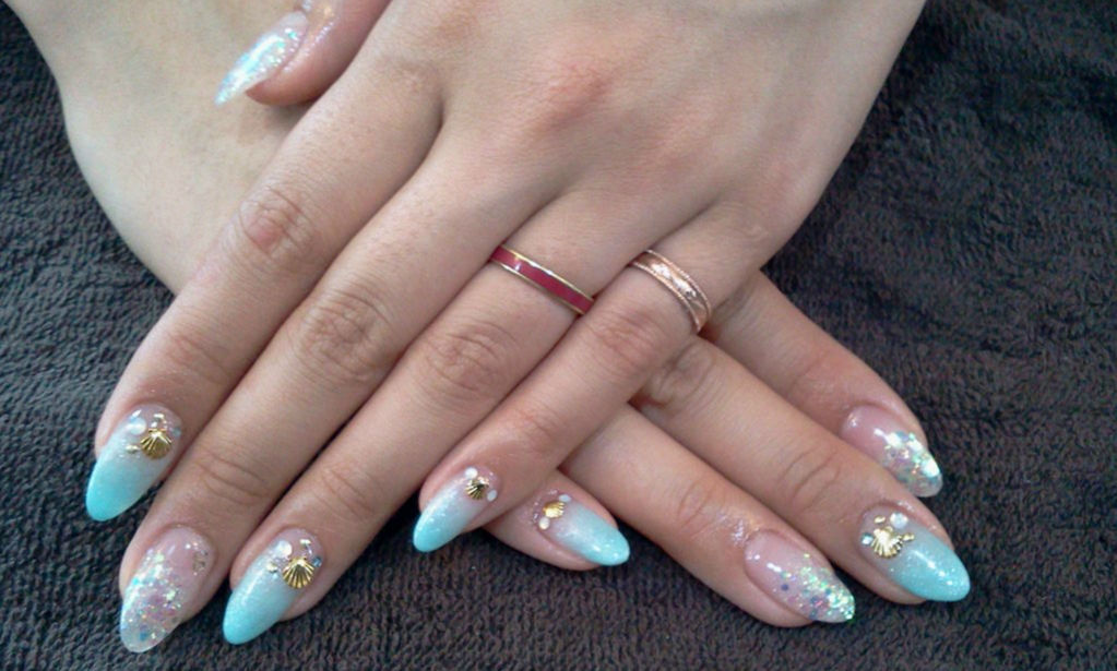 ブルー系でまとめた夏ネイル Nail Salon Freestyle