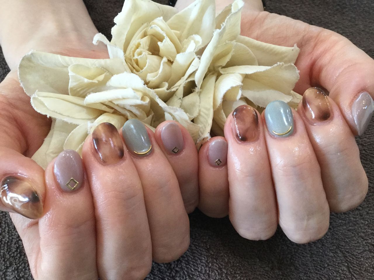 新色 グレージュメランコリー オリーブのささやき べっ甲柄の秋色 ジェルネイル Nail Salon Freestyle
