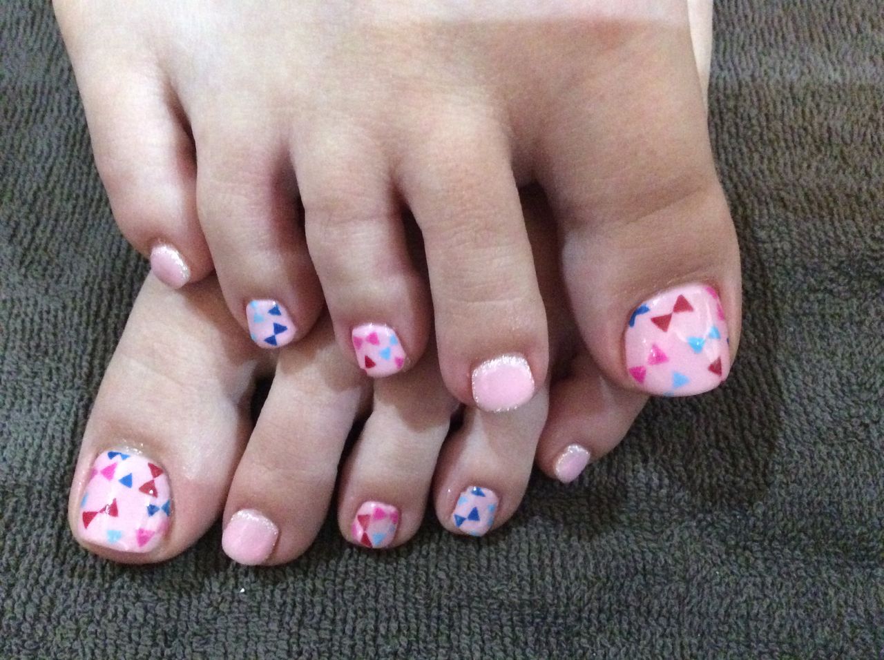 カラフルリボンが可愛い ポップなフットジェルネイル Nail Salon Freestyle カラフルリボンが可愛い ポップなフットジェルネイル Nail Salon Freestyle