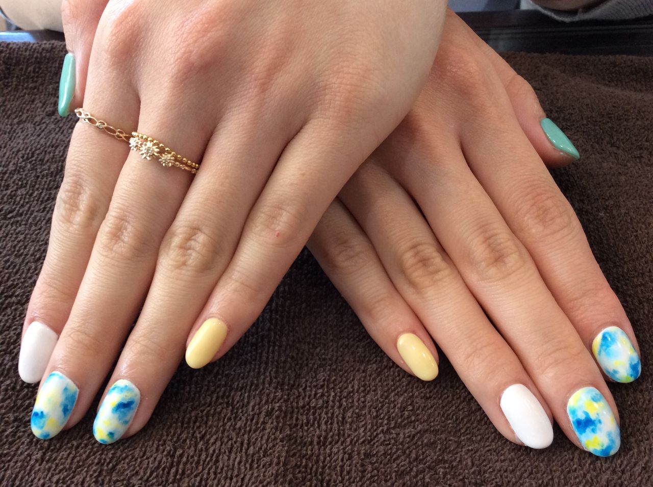 ぼかし風タイダイ柄が夏っぽい ジェルネイル Nail Salon Freestyle