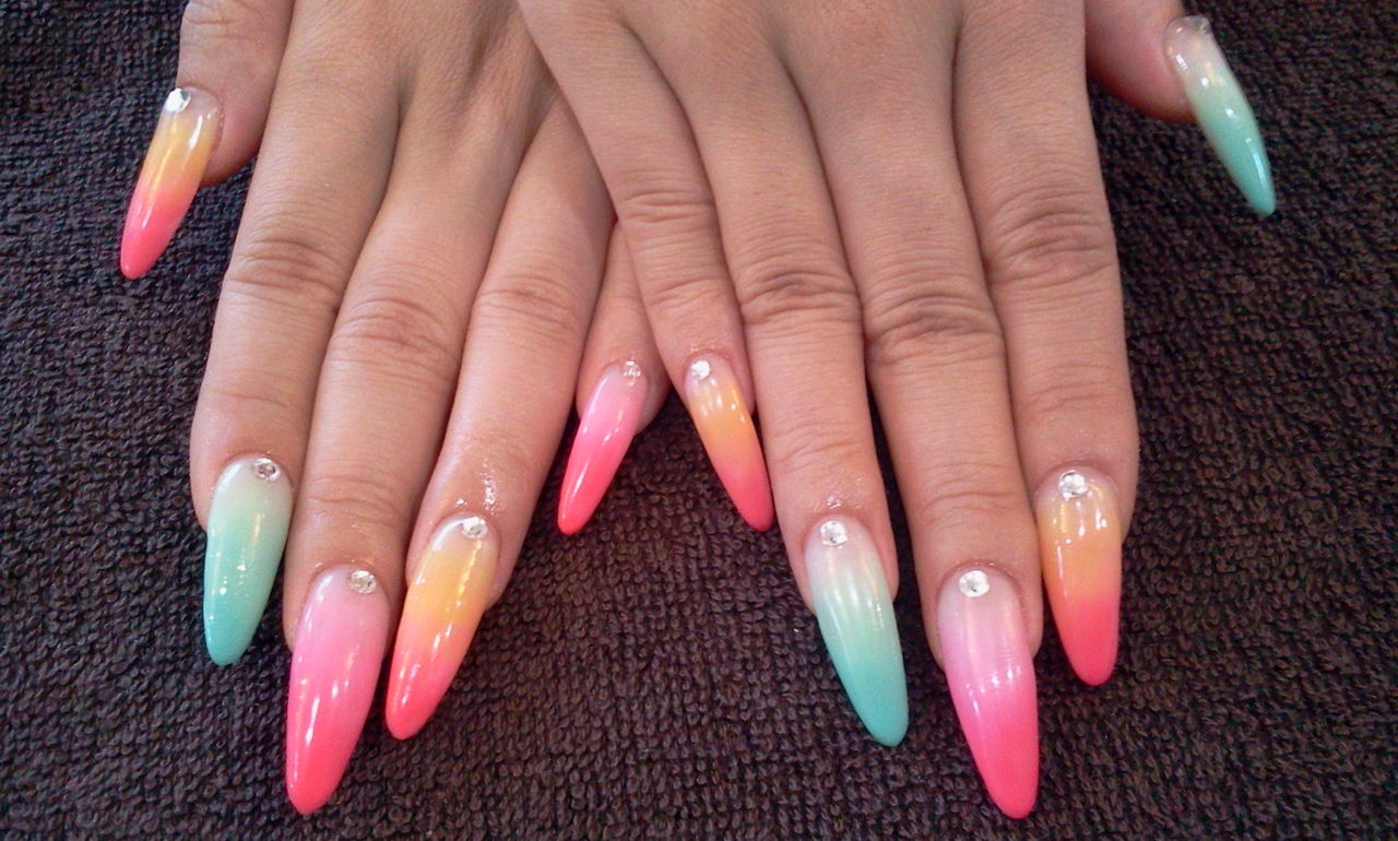 トロピカルカラーのグラデーションネイル Nail Salon Freestyle トロピカルカラーのグラデーションネイル Nail Salon Freestyle