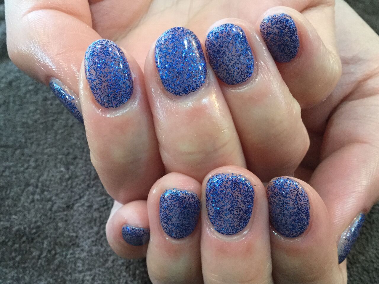 キラキラ ブルーのグリッターワンカラーネイル 彡 Nail Salon Freestyle