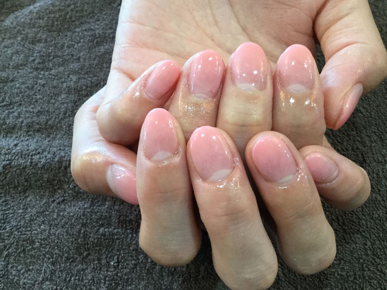 コーラルピンク の綺麗めグラデーションネイル Nail Salon Freestyle