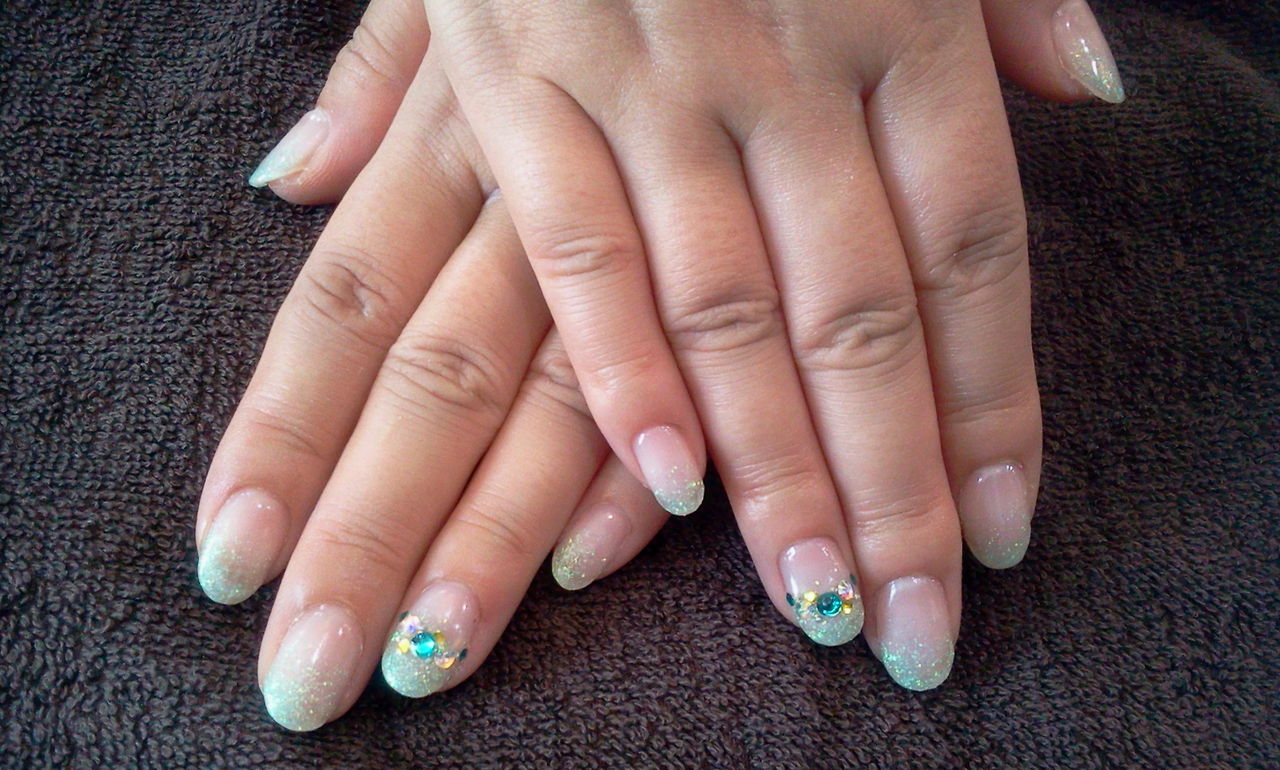 ミントグリーンが爽やかなラメ グラデーションジェルネイル Nail Salon Freestyle