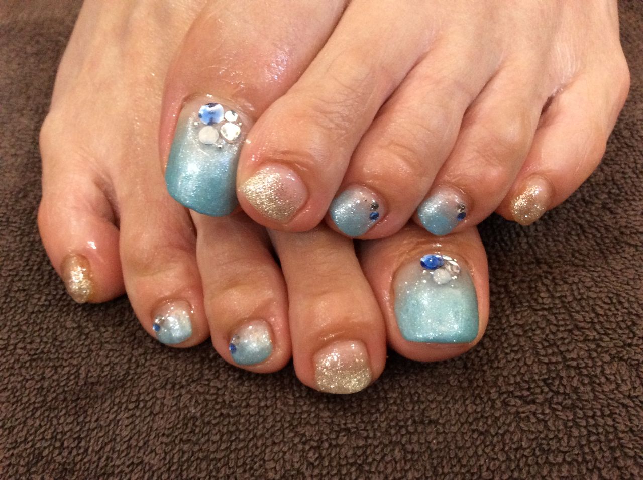 爽やかブルーのグラデーションフットネイル Nail Salon Freestyle 爽やかブルーのグラデーションフットネイル Nail Salon Freestyle