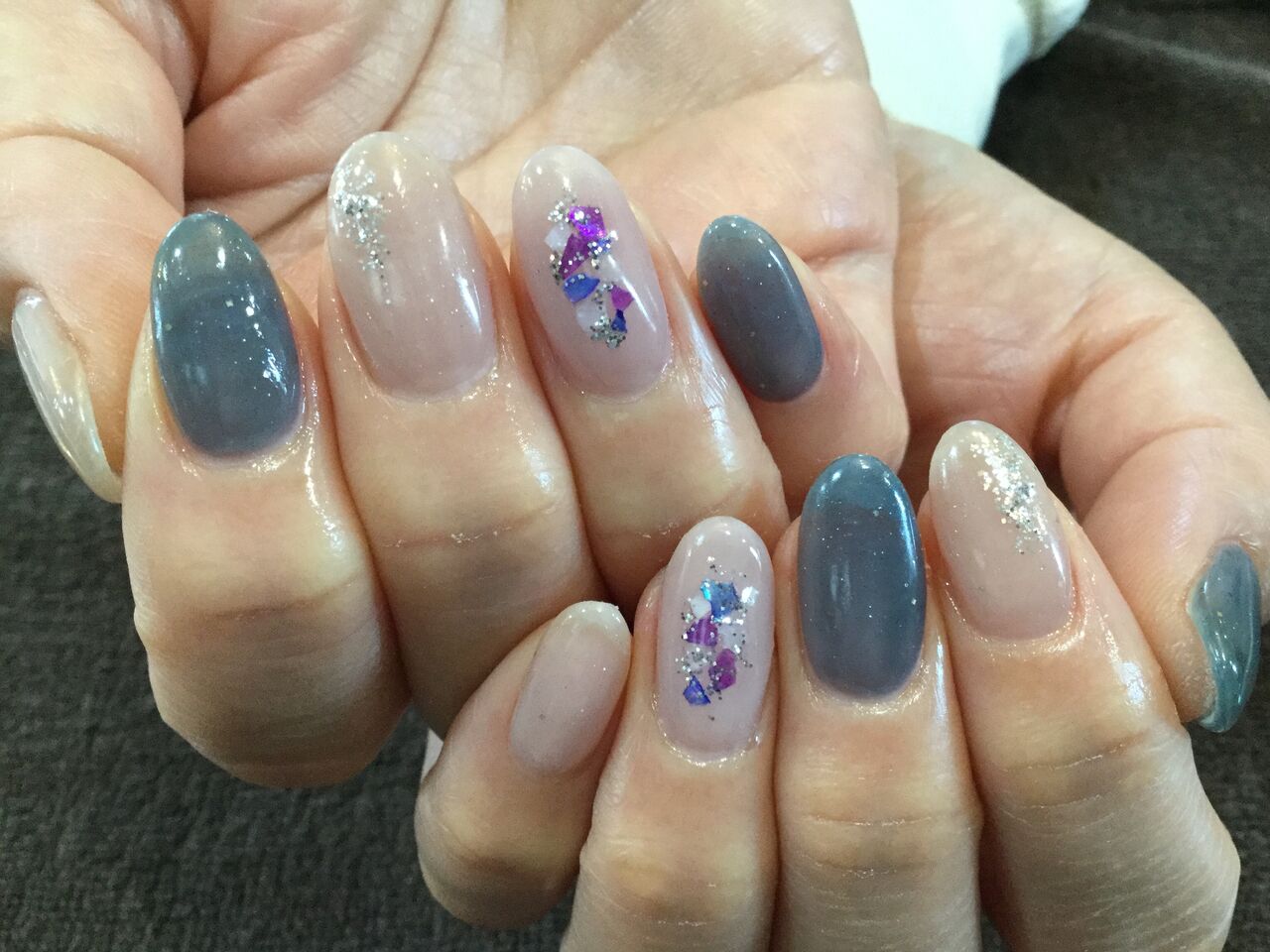 シェルがポイント ブルー グレージュの色変えネイル Nail Salon Freestyle