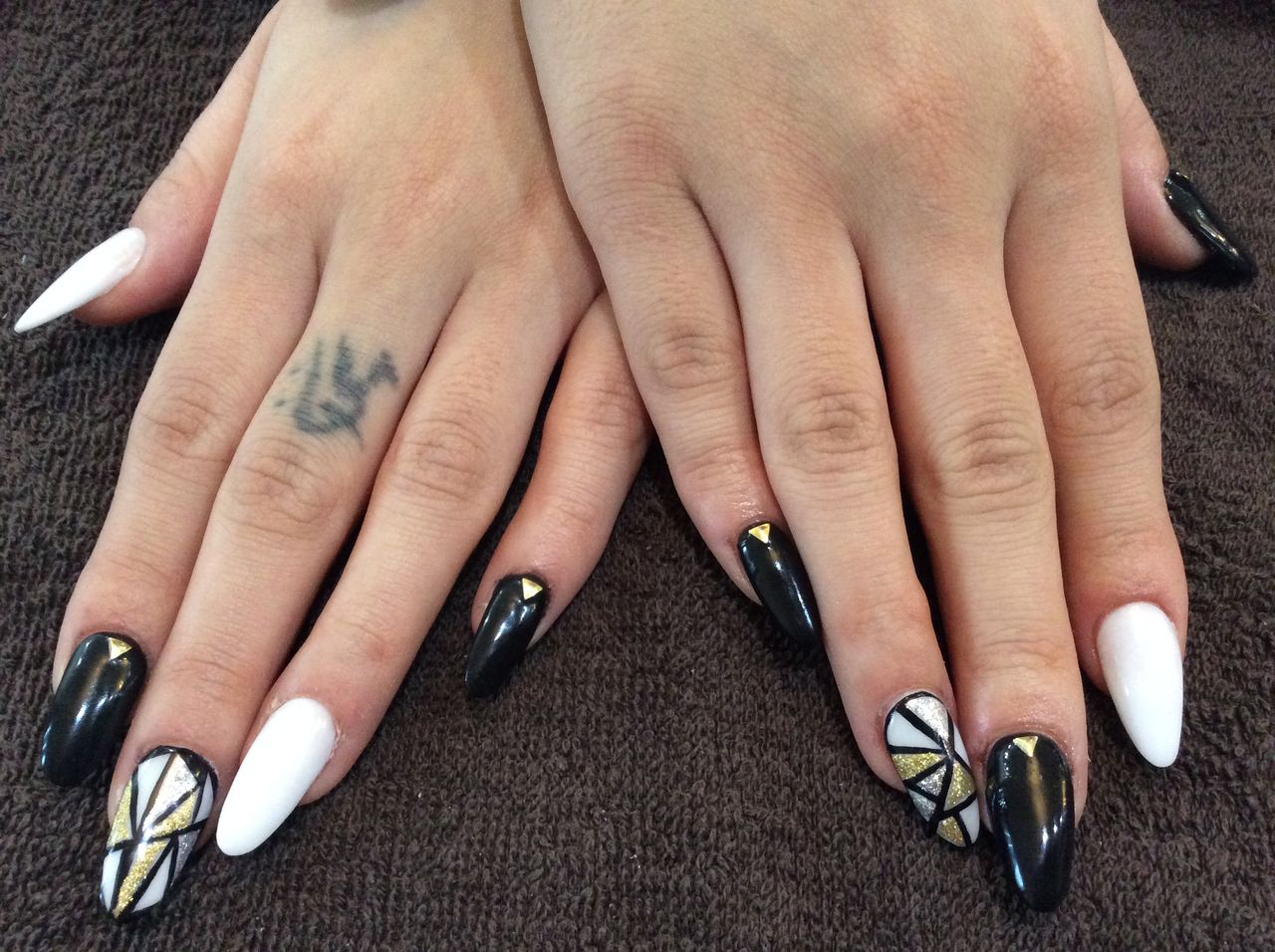 幾何学模様がカッコイイ スカルプネイル Nail Salon Freestyle