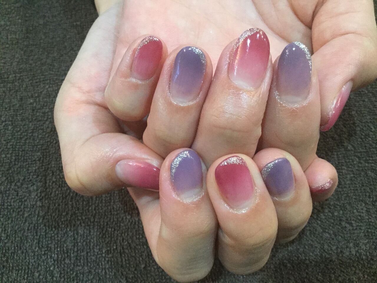 ラメラインが素敵 くすみカラーワイン パープルのグラデーションネイル Nail Salon Freestyle