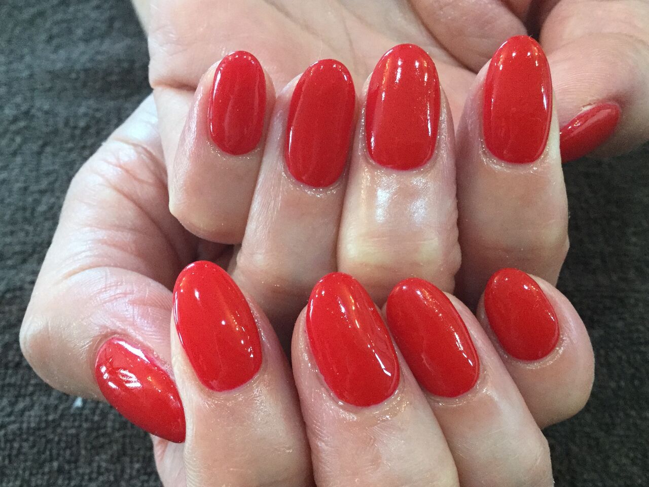 真っ赤が映える 赤のワンカラーネイル Nail Salon Freestyle
