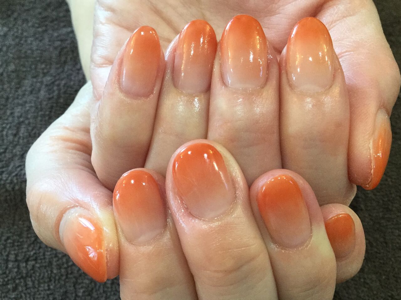 初夏らしい オレンジブラウンのシンプルグラデーションネイル 彡 Nail Salon Freestyle
