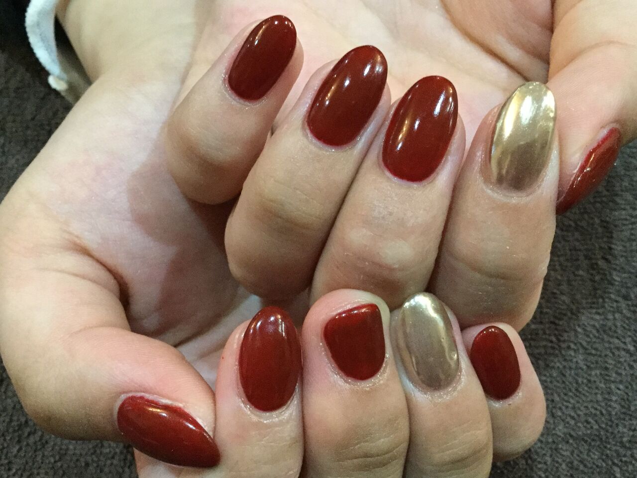 ミラゴールドがポイント 大人ボルドーのワンカラーネイル Nail Salon Freestyle