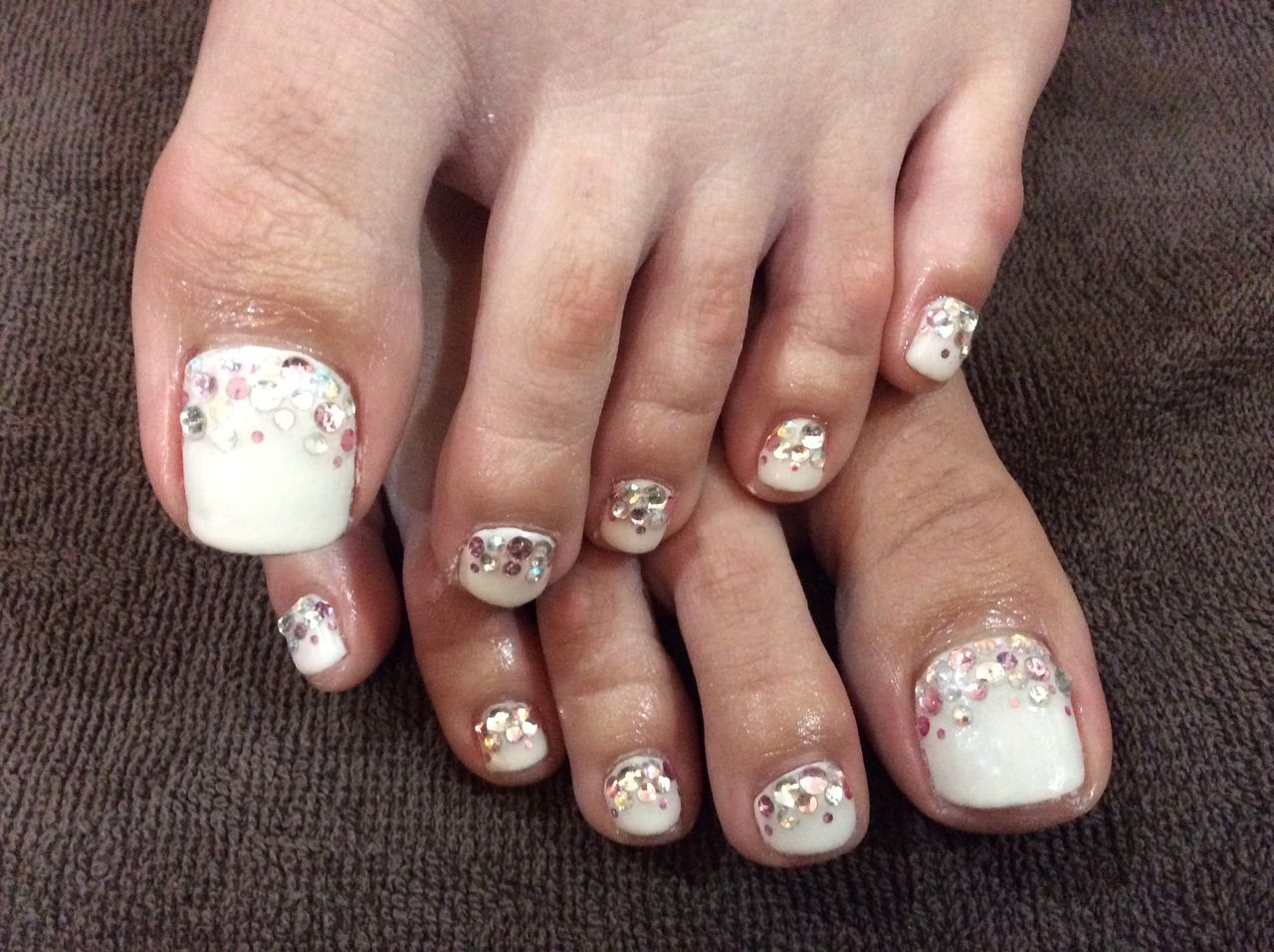 キラキラ ストーンでゴージャスフットネイル Nail Salon Freestyle