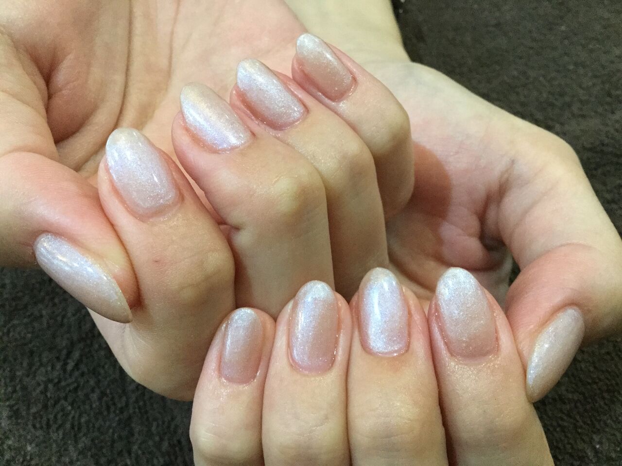 ラメベージュ 偏光ブルーのワンカラーネイル 彡 Nail Salon Freestyle
