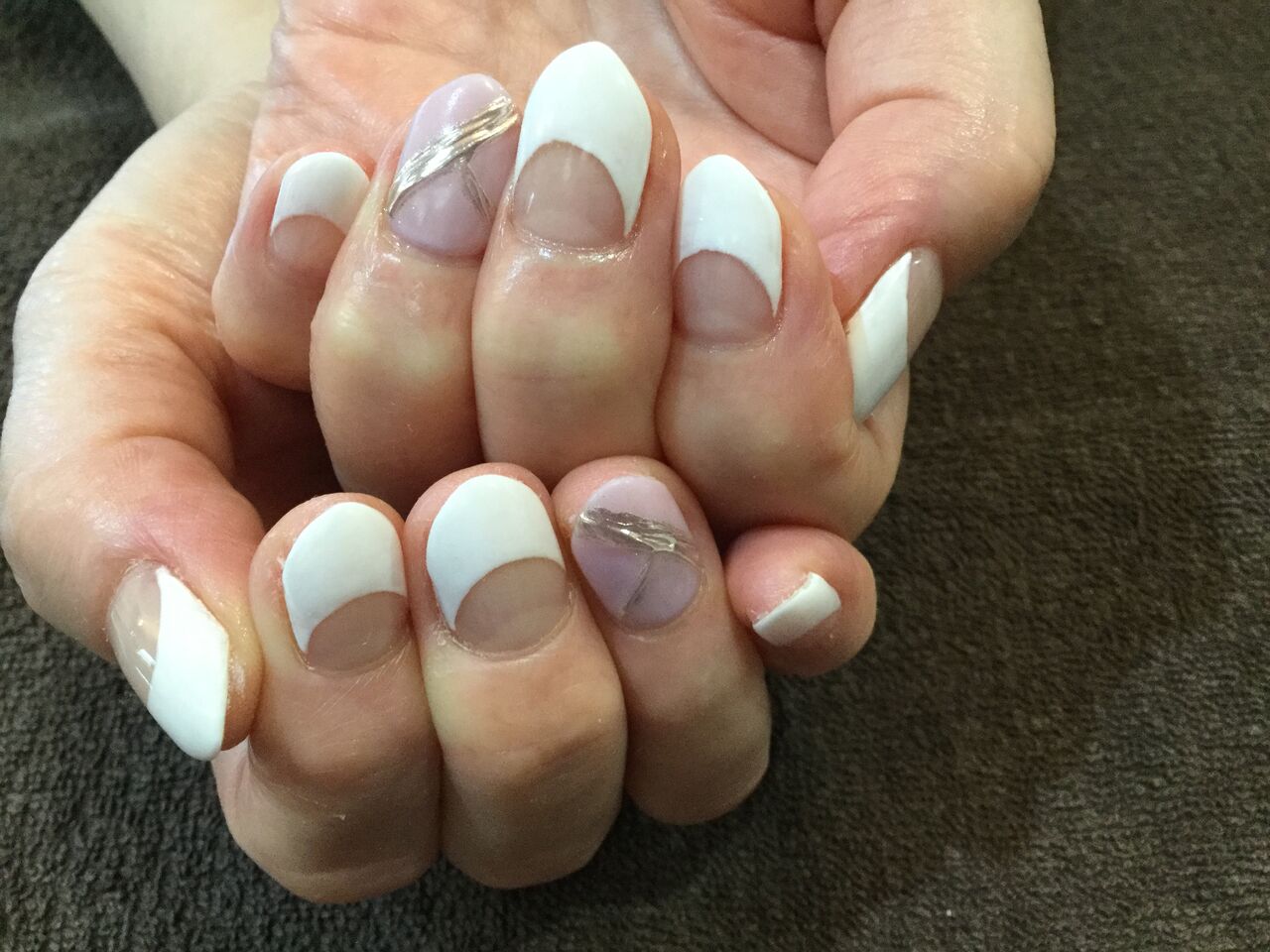 ミラーアートがｐｏｉｎｔ ホワイトフレンチネイル Nail Salon Freestyle