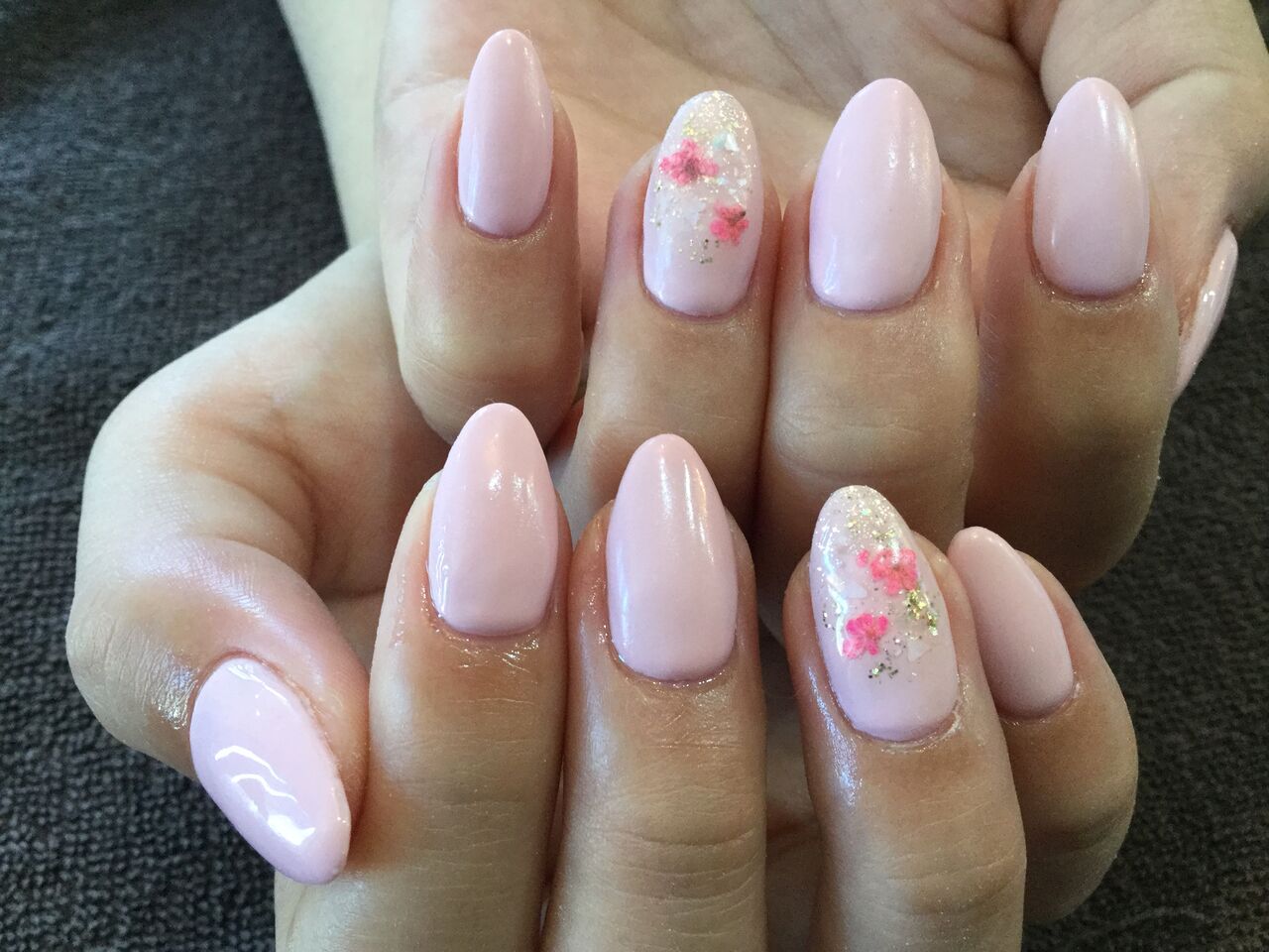 新色 Trineのパステルピンクのワンカラー押し花ネイル Nail Salon Freestyle