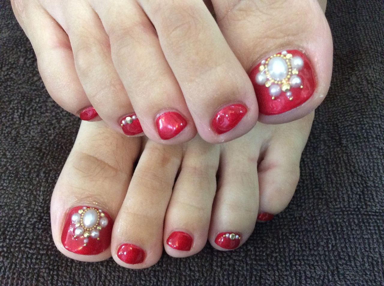 赤 パールで大人っぽい フットジェルネイル Nail Salon Freestyle